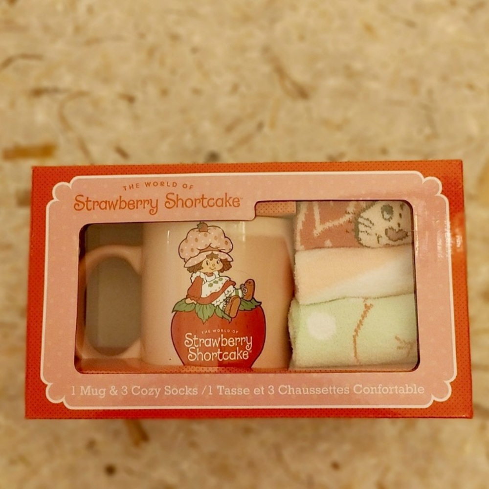 New Strawberry Shortcake Mug and 3 Pairs Cozy Socks Set 14oz Cup